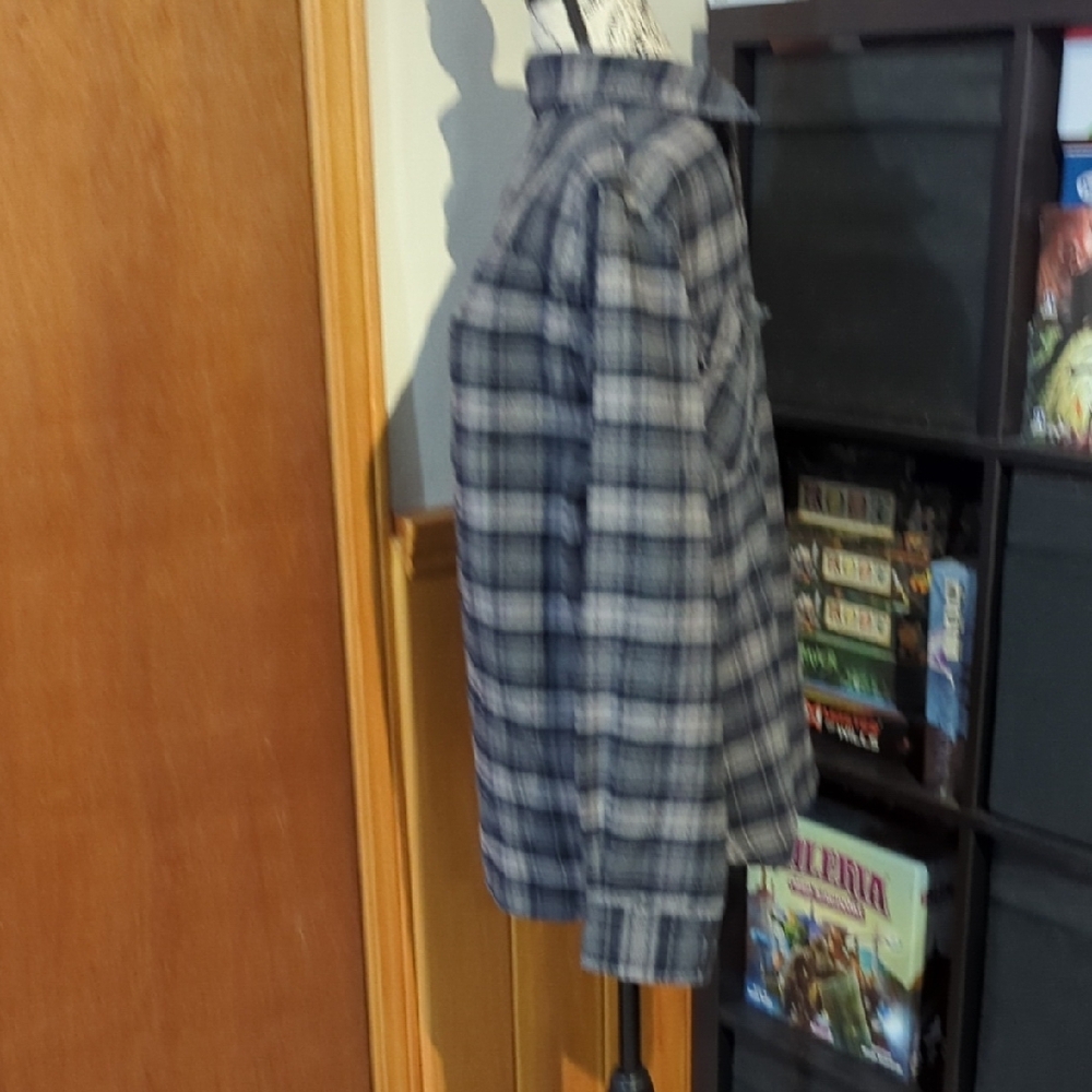 Roots Size S Men's Gray and Black Plaid Button-Up Shirt - Picture 4 of 15